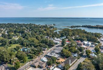 The Chesapeake Inn has Balcony rooms