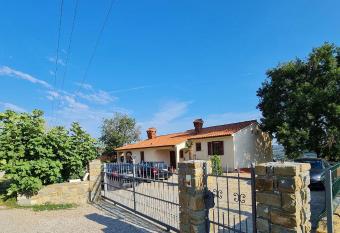 Apartment Moon allows 18 year olds to book a room