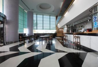 Grand Hotel Salerno allows 18 year olds to book a room