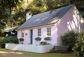Enchanting Retreat - The English Cottage at Tamborine Mountain allows 18 year olds to book a room