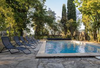 Domaine Saint Laurent allows 18 year olds to book a room