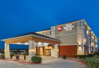 Best Western Plus Longhorn Inn & Suites allows 18 year olds to book a room