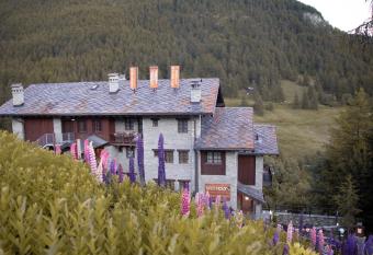 Maison Cly has Balcony rooms