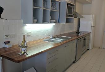 Metung Waters Motel and Apartments has rooms with a private hot tub