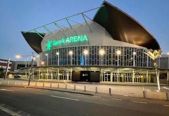 A rare 2 Bedroom APT next to spark arena! allows 18 year olds to book a room