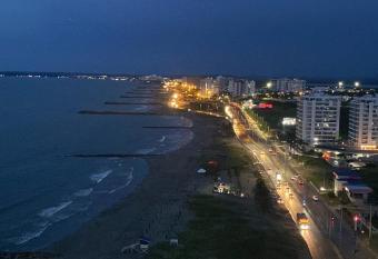 Para  so frente al Mar Caribe en Cartagena. has rooms with a private hot tub