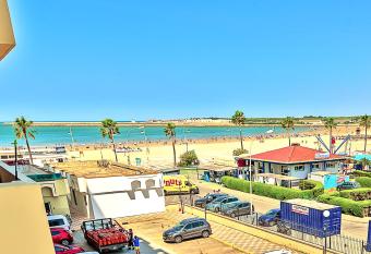 Ocean View Beach Apartment with Pool & Balconies has Balcony rooms