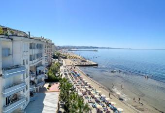 Lovely apartment in the seashore in Durres has Balcony rooms
