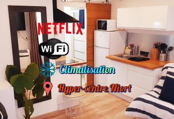 Escapade Niortaise - Studios climatis  s hyper-centre de Niort allows 18 year olds to book a room