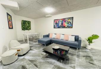 aday - Luxurious 3 bedroom - Modern Living Apartment has rooms with a private hot tub