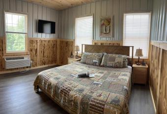 BrushcreekFalls RV Resort has rooms with a private hot tub