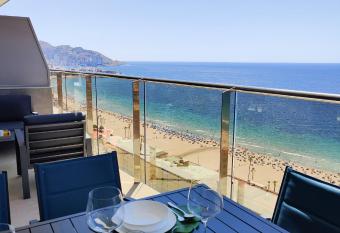 SUNSET CLIFFS sunny apARTs has rooms with a private hot tub