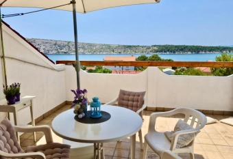 Sunny view Apartman has Balcony rooms