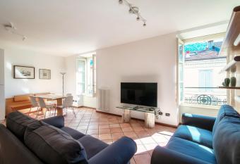 Library House - Downtown Como allows 18 year olds to book a room