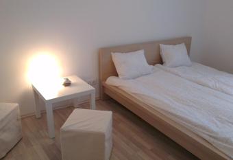 Apartman 4 you allows 18 year olds to book a room