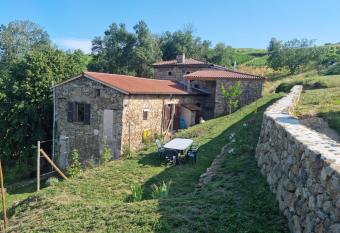 Gite de cuminaille has Balcony rooms