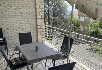 Apartment Lor has Balcony rooms