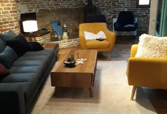 Maison toulousaine calme- charme-s  r  nit   has rooms with a private hot tub