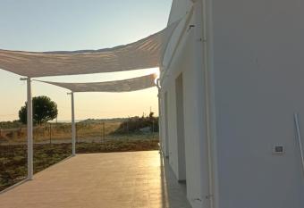 Villetta vicino al mare has Balcony rooms