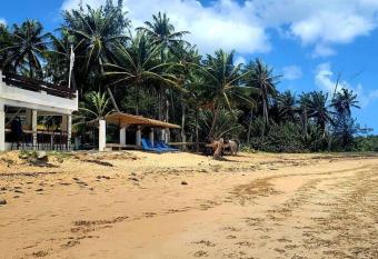 Peaceful ocean front home near Rainforest & rivers 102 has Balcony rooms