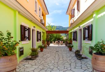 EXELLENT GUEST VILLA PRESTIGE has Balcony rooms