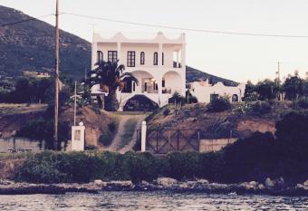 Magic house at halkida 1m from the beach! has Balcony rooms