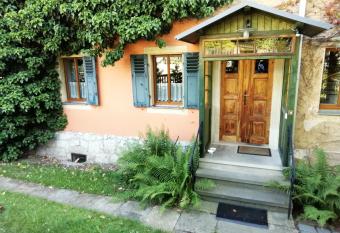 Ferienwohnung mit Charme in Dresden Pillnitz EG allows 18 year olds to book a room