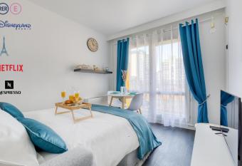 Escapade entre Paris &Disney Gare RER 2 min has Balcony rooms