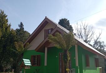 Casa aconchegante em bairro tranquilo has Balcony rooms