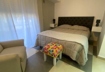 Depto en Monte Grande a 15 minutos del Aeropuerto 3 Zona Residencial allows 18 year olds to book a room