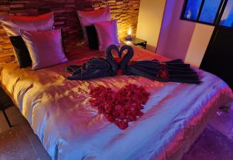 Le Sparadise allows 18 year olds to book a room