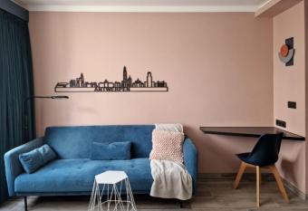 Royal Diamond Apartment @ Central Station allows 18 year olds to book a room