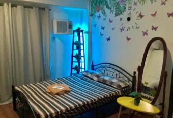 Le Cadeau Transient 2 near Enchanted Kingdom 2-6 pax has Balcony rooms