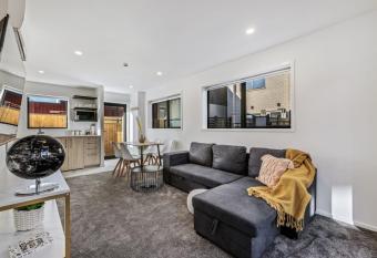 Comfort on Cashel has Balcony rooms