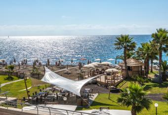 Aregai Marina Hotel & Residence has Balcony rooms