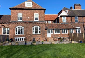 Red Barns Bed & Breakfast allows 18 year olds to book a room