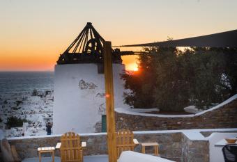 THE VIEW OF MYKONOS allows 18 year olds to book a room