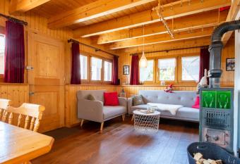 Chalet Kira mit Hotpot has Balcony rooms