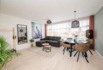 Amsterdam Beach Apartment 52 has Balcony rooms