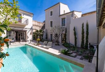 Marcelle en Camargue allows 18 year olds to book a room