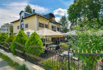 Boutique Hotel Sena allows 18 year olds to book a room