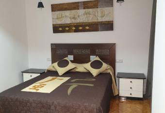 CHILLOUT LA RIOJA has Balcony rooms