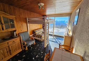 Studio Carina, terrasse sud, r  duction mat  riel ski has Balcony rooms