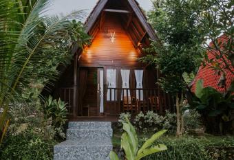 JUN COTTAGE has Balcony rooms