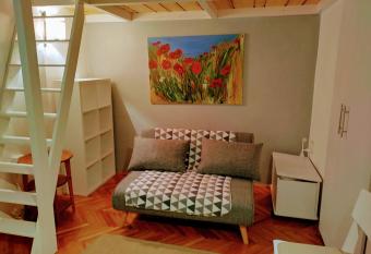 Isola Studio Rosa allows 18 year olds to book a room