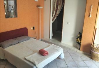L habitaci   de CAN RUFA allows 18 year olds to book a room
