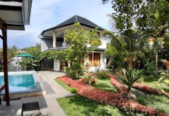 Room in Villa - The Champuhan Villa - Honeymoon Villa With Rice Field View has Balcony rooms