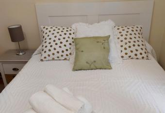 Habitaci  n en Bilbao allows 18 year olds to book a room