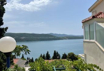 Holiday Home Blanka allows 18 year olds to book a room