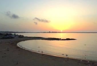 Charmante Maison vue sur mer    Mohamm  dia plage Manesmane ! has Smoking/Balcony rooms